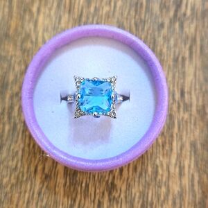 ✨️ NWOT Faux Blue Topaz Cocktail Ring - Size 6
